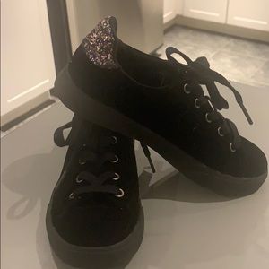 Dynasty casual shoes size 2